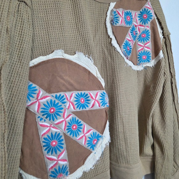 POL light tan Peace Sign Patchwork long sleeve boho hippie top Size Large - Picture 3 of 10